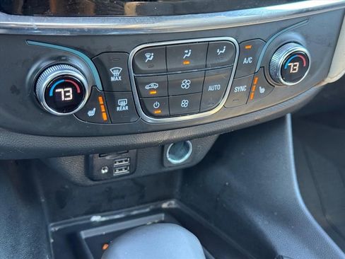 Used 2023 Chevrolet Traverse LT w/ LT Premium Package image 20