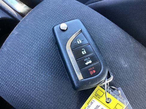 Used 2022 Toyota Corolla LE image 28