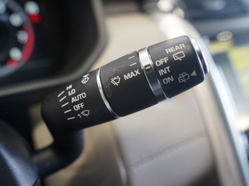 Used 2018 Land Rover Discovery HSE AWD/4WD image 15