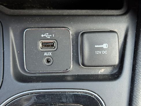 Used 2023 Jeep Cherokee Altitude Lux AWD/4WD image 25