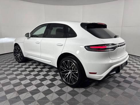 Certified 2025 Porsche Macan image 3