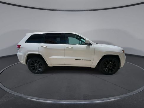 Used 2019 Jeep Grand Cherokee Altitude AWD/4WD image 17