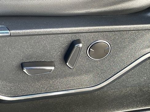 Used 2022 Ford F150 Lariat w/ Equipment Group 502A High image 39