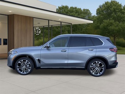 Used 2026 BMW X5 sDrive40i w/ Premium Package image 12