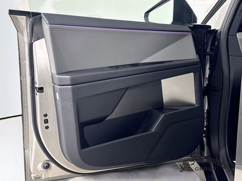 Used 2024 Tesla Cybertruck AWD Crew Cab image 23