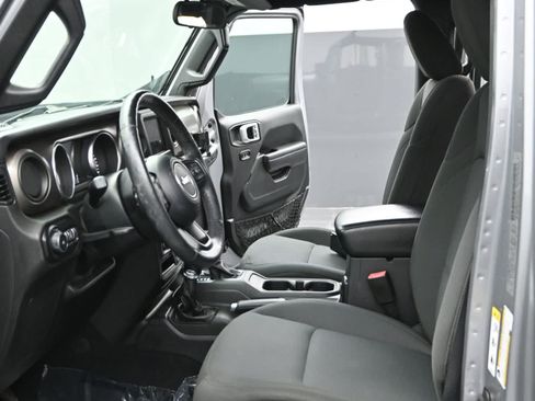 Used 2018 Jeep Wrangler Unlimited Sport S AWD/4WD image 16