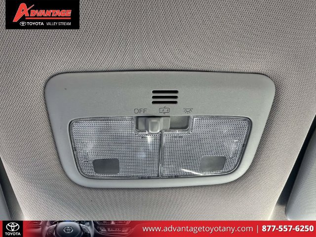 Used 2018 Toyota Corolla LE FWD image 35