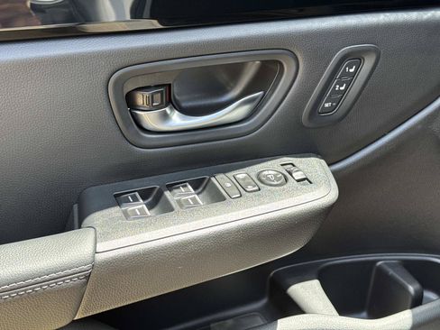 Used 2025 Honda Pilot Touring image 12