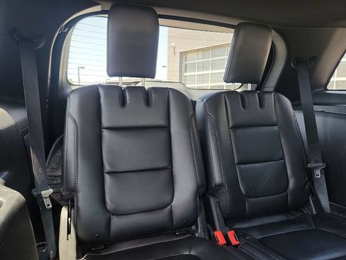 Certified 2019 Ford Explorer XLT w/ Equipment Group 202A AWD/4WD image 33