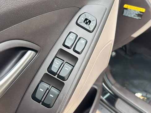 Used 2013 Hyundai Tucson GL image 13