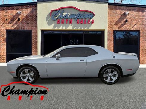 Used 2021 Dodge Challenger SXT w/ Driver Convenience Group image 10