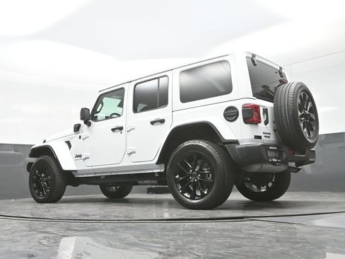 Used 2025 Jeep Wrangler Unlimited Sahara w/ Safety Group AWD/4WD image 30