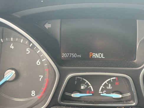 Used 2015 Ford Focus SE w/ SE Cold Weather Package FWD image 16