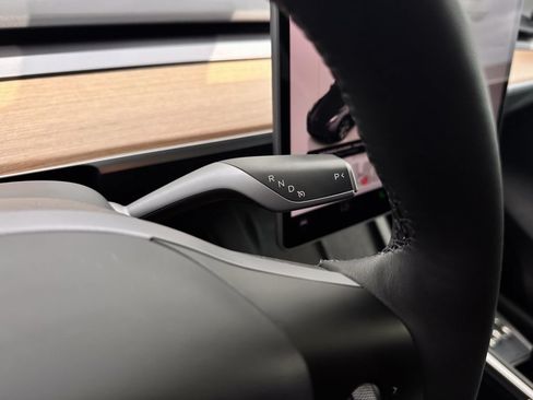 Used 2023 Tesla Model Y Long Range AWD/4WD image 16