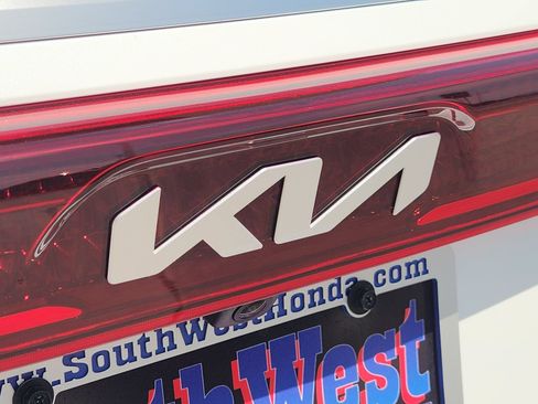 Used 2024 Kia Carnival SX FWD image 12