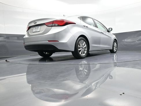 Used 2015 Hyundai Elantra SE w/ Option Group 03 FWD image 29