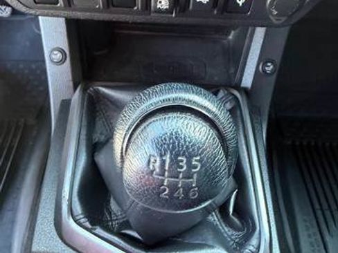 Used 2021 Toyota Tacoma TRD Off-Road w/ Technology Package AWD/4WD image 18