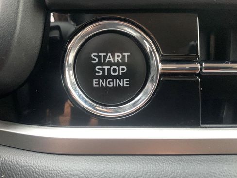 Used 2023 Mitsubishi Outlander SE image 9