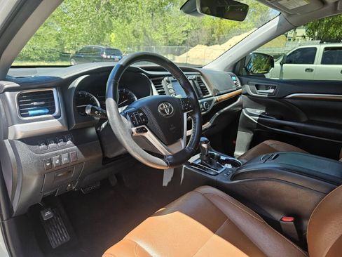 Used 2019 Toyota Highlander Limited Platinum AWD/4WD image 10