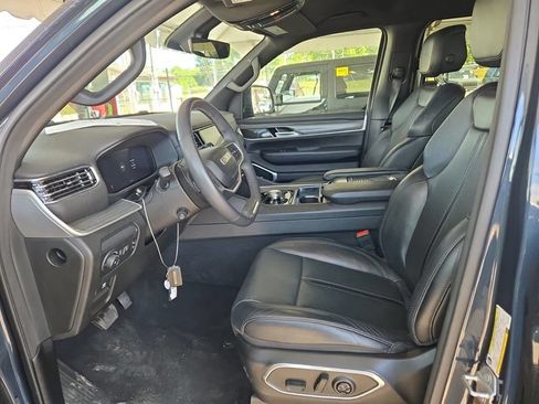 Used 2024 Jeep Wagoneer Series II AWD/4WD image 12