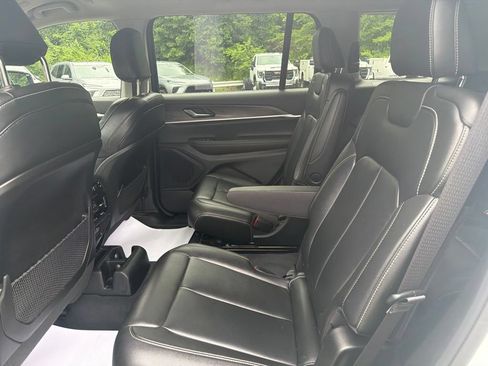 Used 2023 Jeep Grand Cherokee L Limited w/ Black Appearance Package AWD/4WD image 16