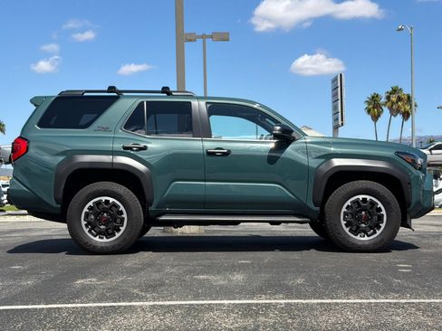 Used 2025 Toyota 4Runner TRD Off-Road Premium AWD/4WD image 3