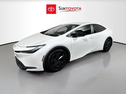 Used 2024 Toyota Prius LE FWD image 9