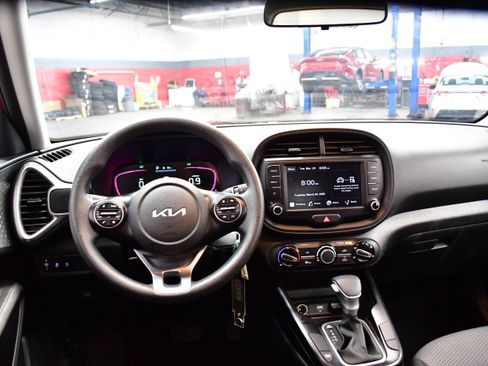 Used 2025 Kia Soul LX w/ LX Technology Package image 8