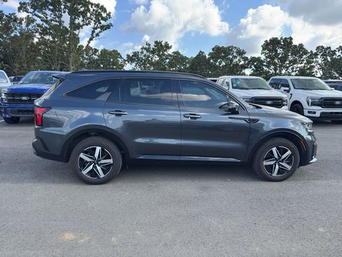 Used 2022 Kia Sorento S FWD image 4