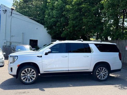 Used 2021 GMC Yukon XL Denali AWD/4WD image 3