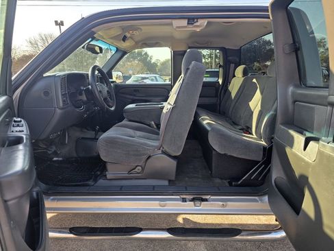 Used 2005 Chevrolet Silverado 2500 LS image 14