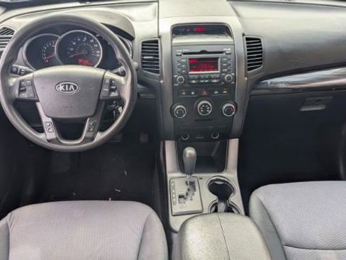 Used 2013 Kia Sorento LX image 24