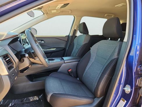 Used 2023 Nissan Rogue SV image 17