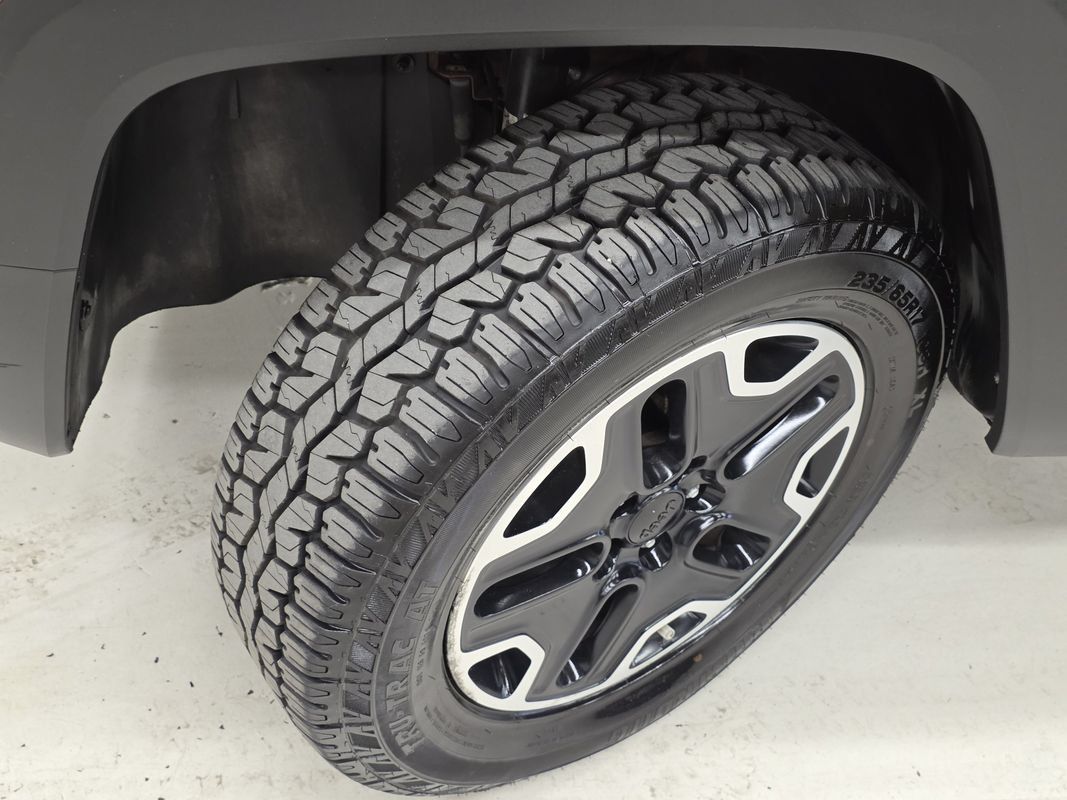 Used 2016 Jeep Renegade Trailhawk AWD/4WD image 38
