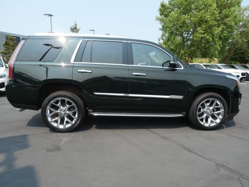 Used 2016 Cadillac Escalade Luxury AWD/4WD image 6