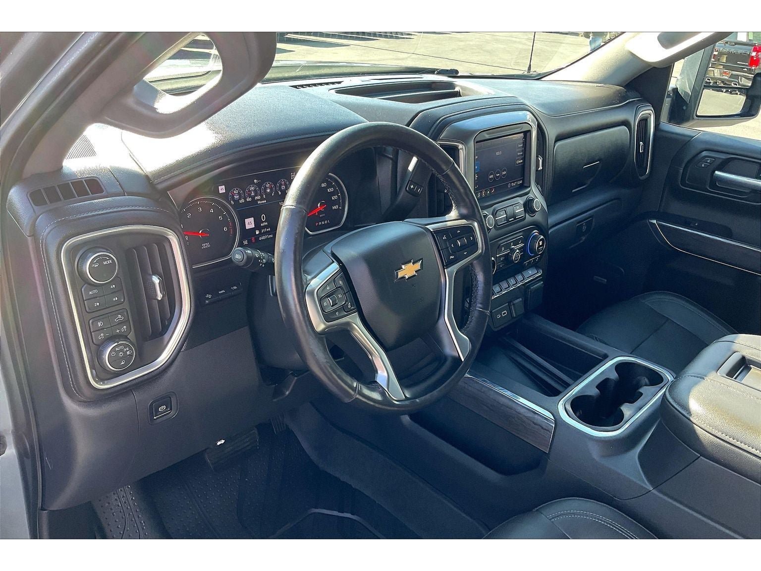 Used 2020 Chevrolet Silverado 1500 LTZ w/ LTZ Plus Package AWD/4WD image 15