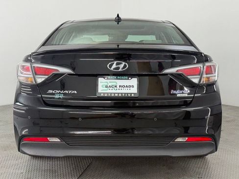 Used 2016 Hyundai Sonata Limited w/ Option Group 02 FWD image 8