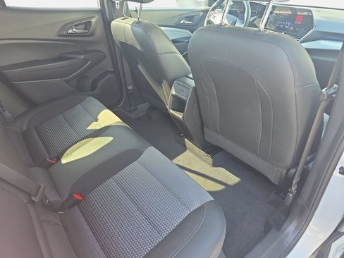 Used 2025 Chevrolet Trax LT FWD image 11