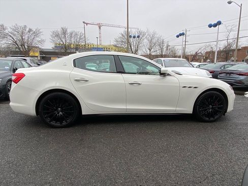 Used 2019 Maserati Ghibli image 2