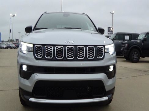 Certified 2025 Jeep Compass Limited w/ Elite Group AWD/4WD image 3