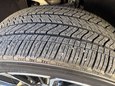 Used 2025 Chevrolet Suburban High Country image 13