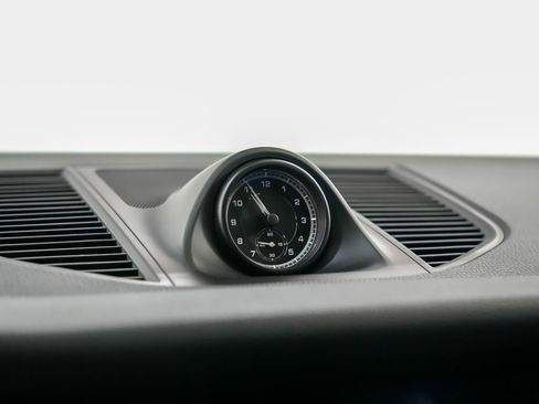 Certified 2023 Porsche Macan image 28