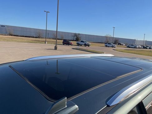 Used 2024 GMC Yukon Denali image 17