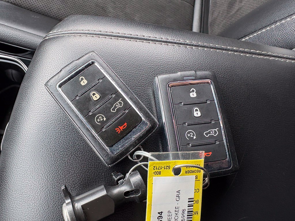 Used 2023 Jeep Grand Cherokee Altitude AWD/4WD image 18