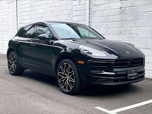 Certified 2025 Porsche Macan AWD/4WD image 7