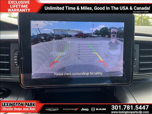 Used 2023 Ford Explorer XLT AWD/4WD image 14