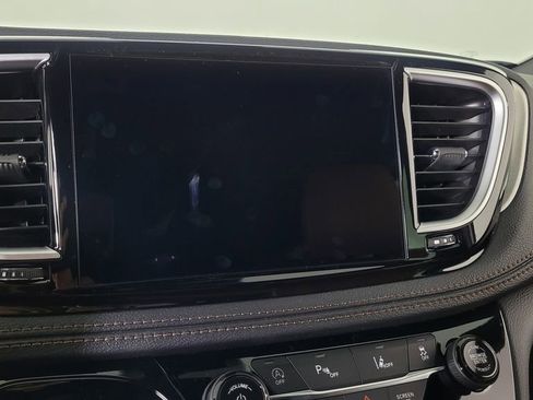 New 2026 Chrysler Pacifica Pinnacle image 24