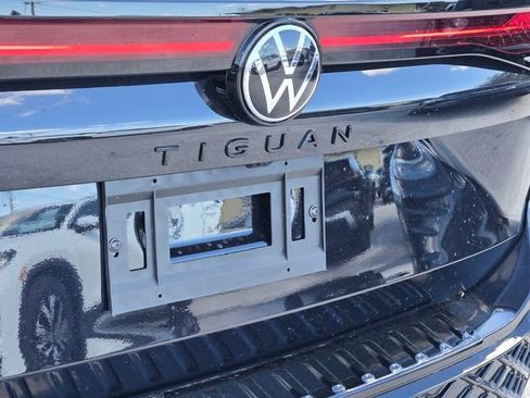 New 2026 Volkswagen Tiguan SE R-Line FWD image 9