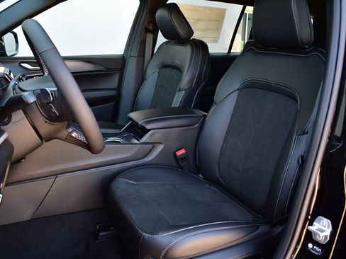 New 2025 Jeep Grand Cherokee L Altitude image 17