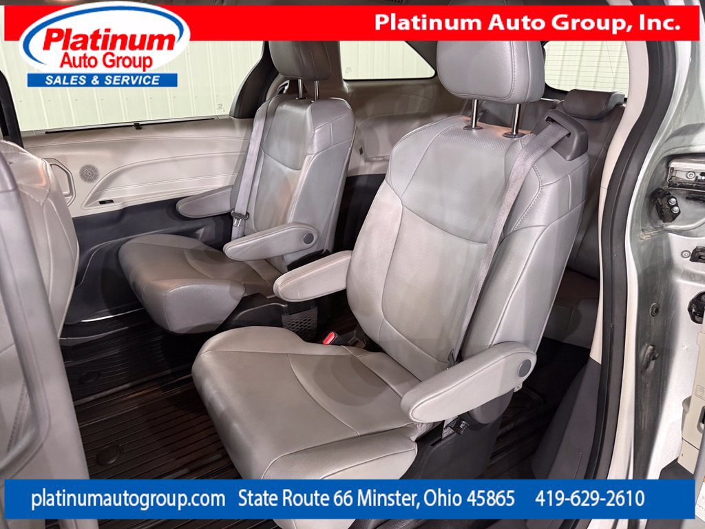 Used 2023 Toyota Sienna XLE AWD/4WD image 28